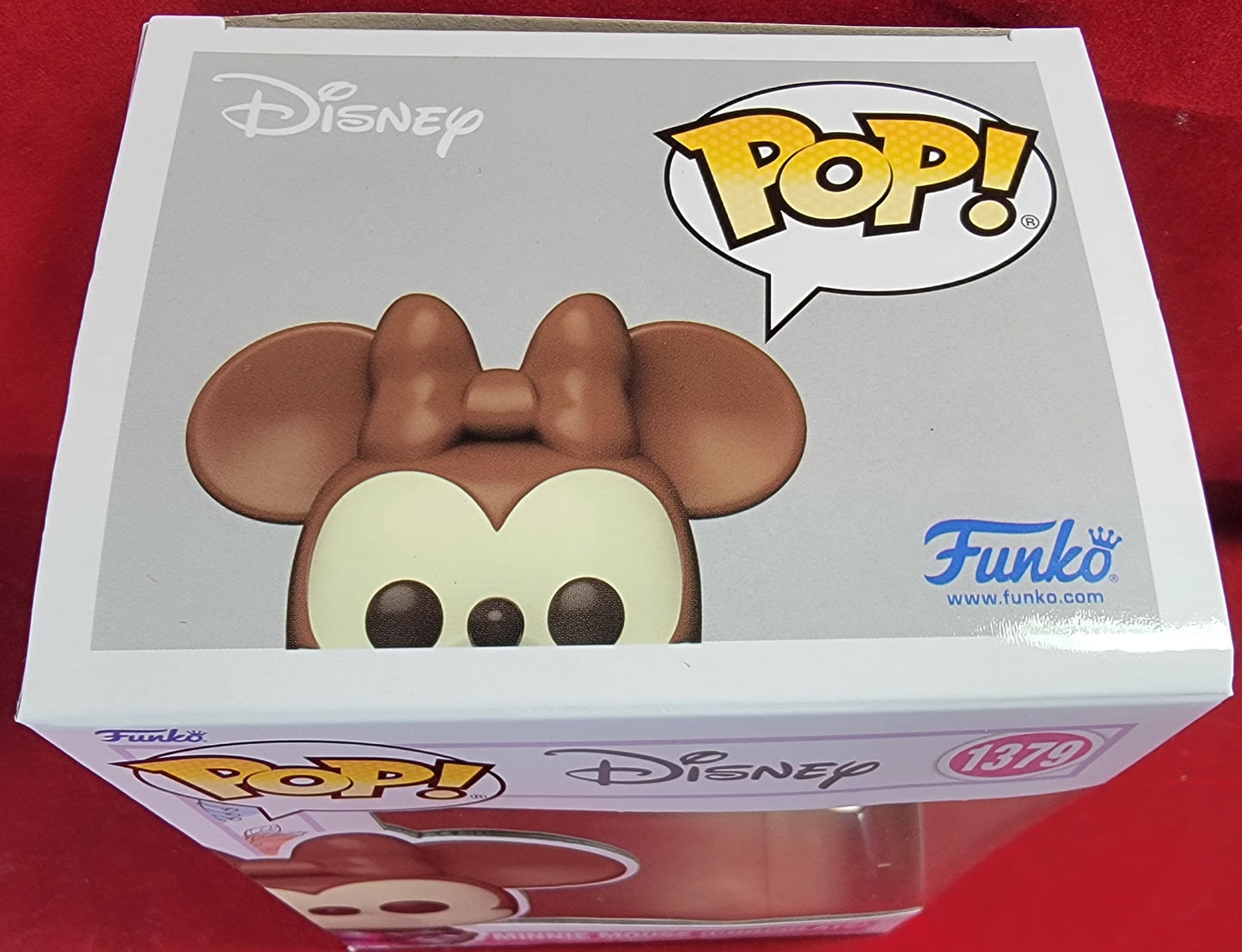 Minnie mouse (chocolate) funko # 1379 (nib) with pop protector