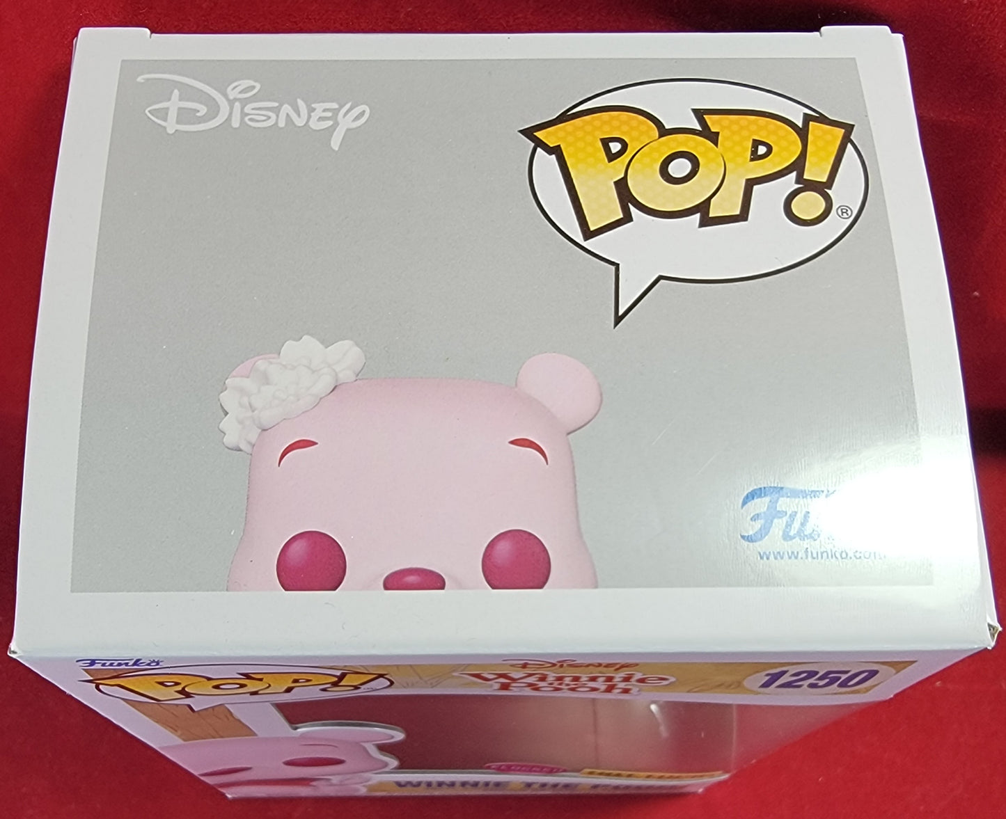 Winnie the pooh hot topic exclusive funko # 1250 (nib)
With pop protector