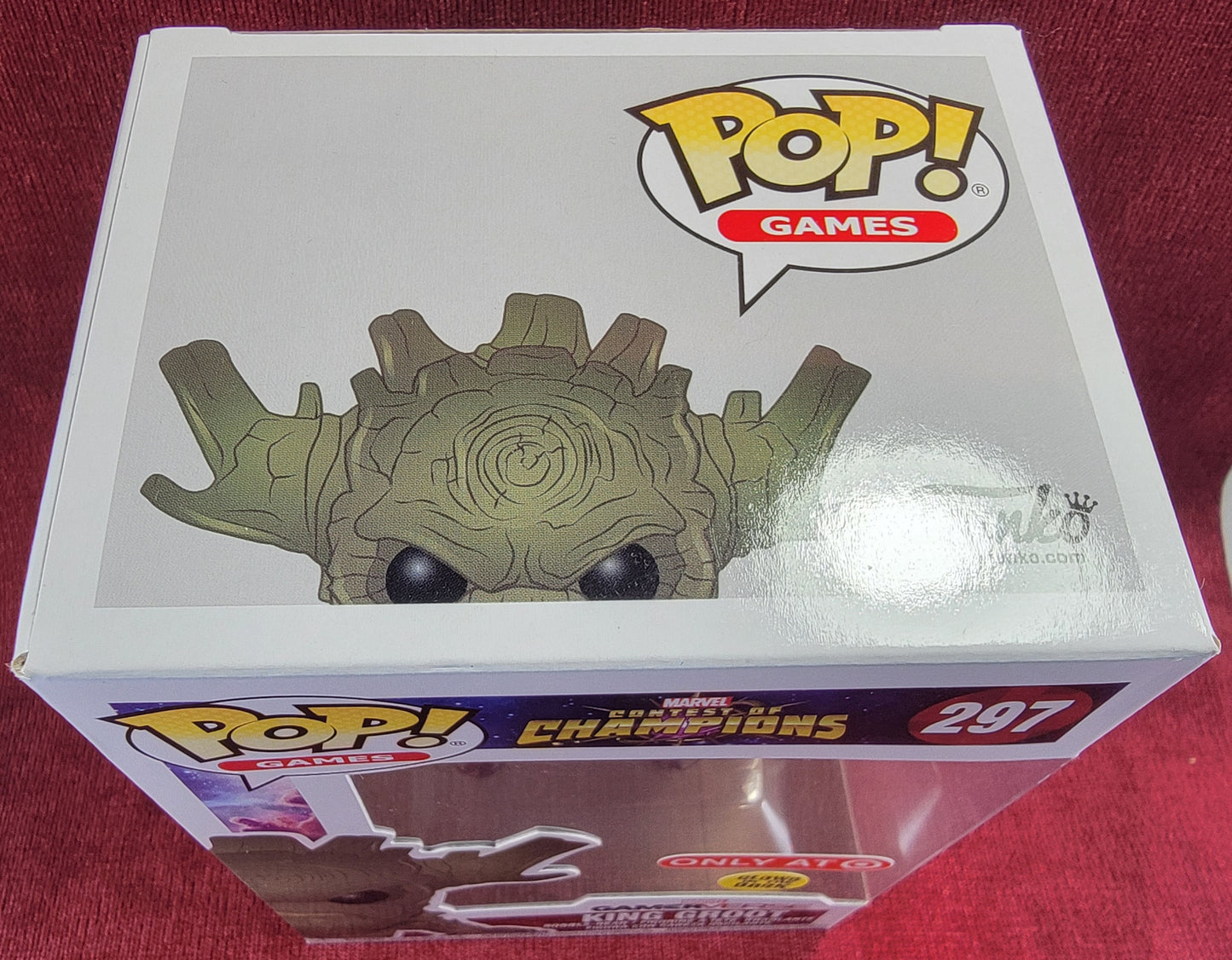 King groot target exclusive funko # 297 (nib)
With pop protector
