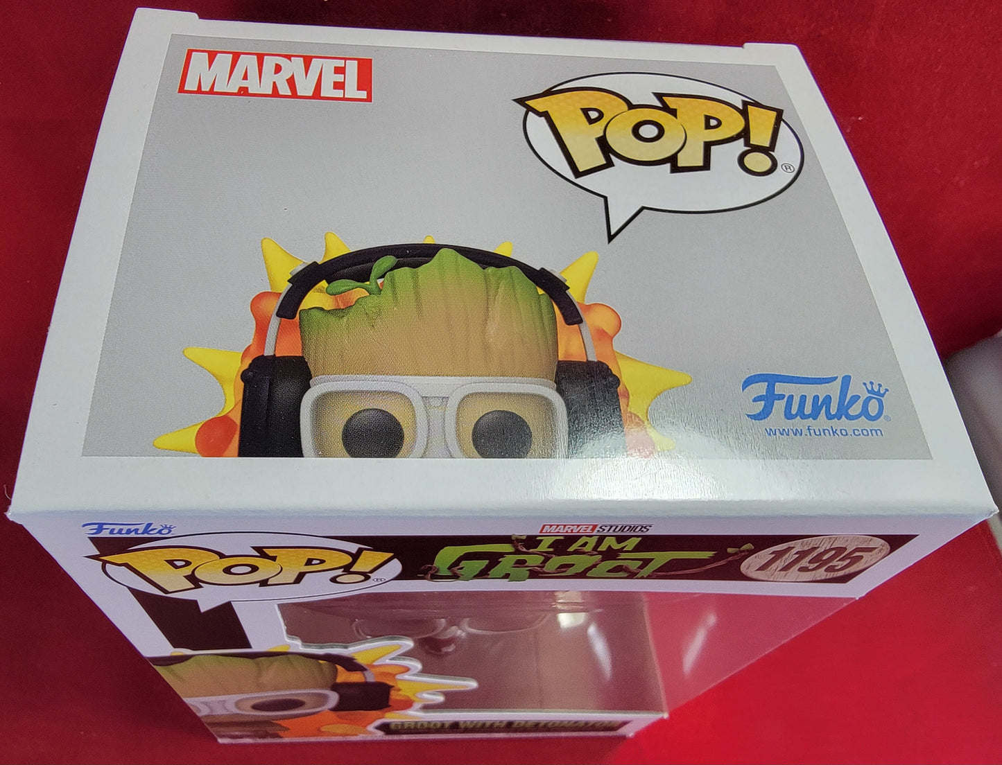 Groot with detonator funko # 1195 (nib)
With pop protector