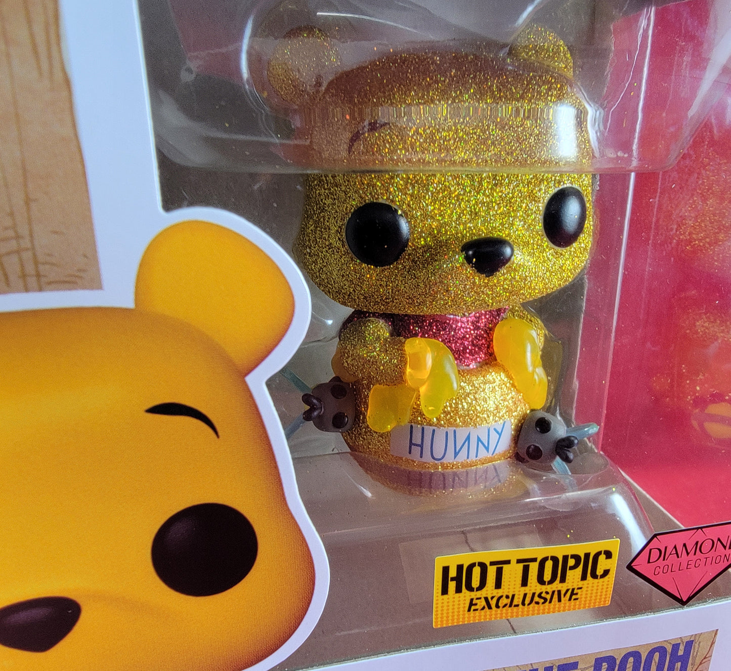 Winnie the pooh hot topic exclusive funko # 1104 (nib) with pop protector