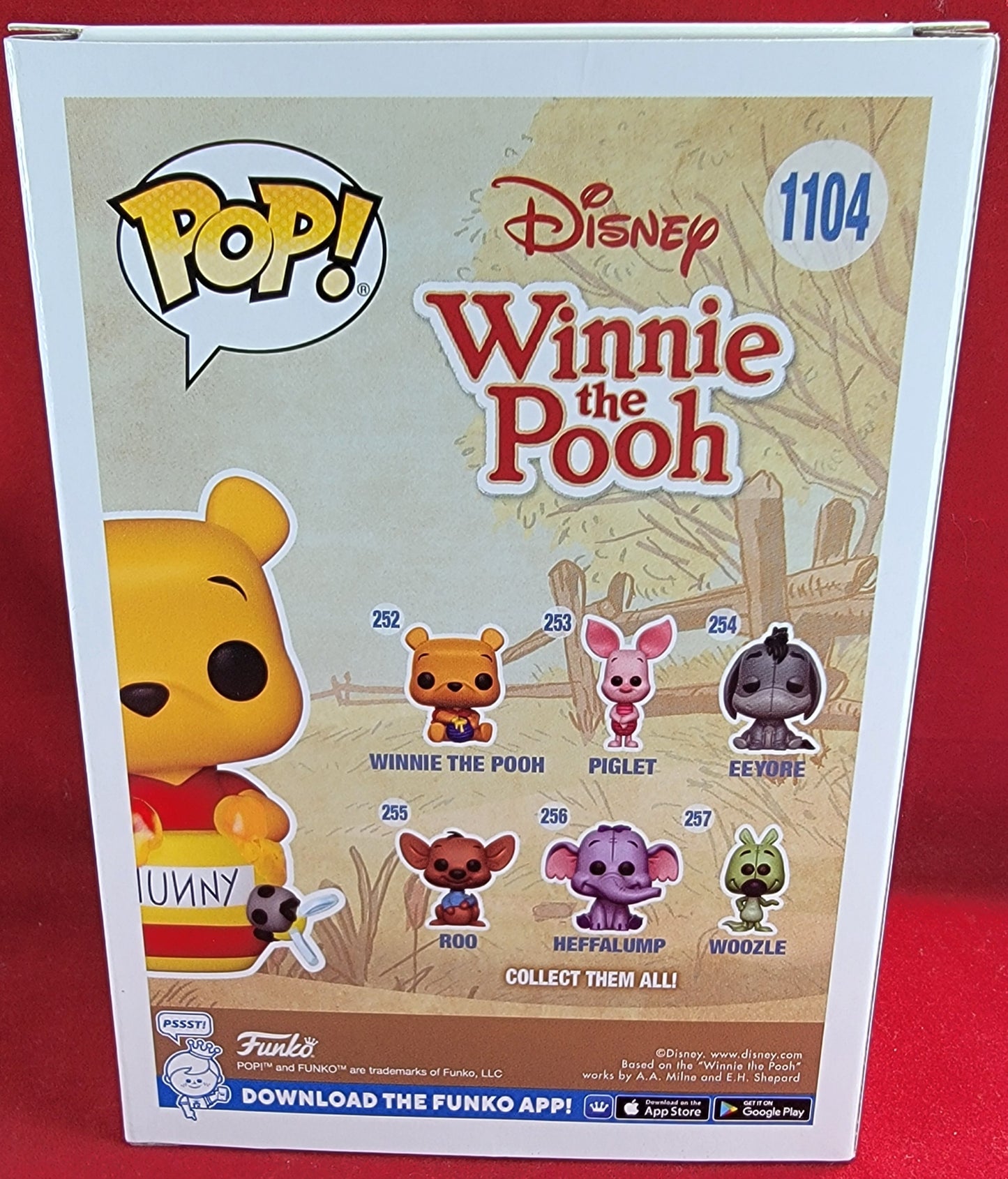 Winnie the pooh hot topic exclusive funko # 1104 (nib) with pop protector