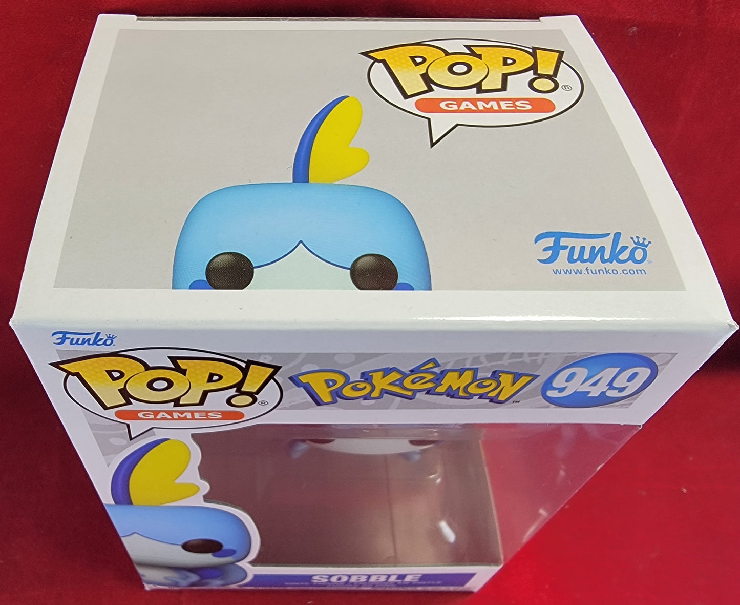 Sobble funko # 949 (nib)
With pop protector