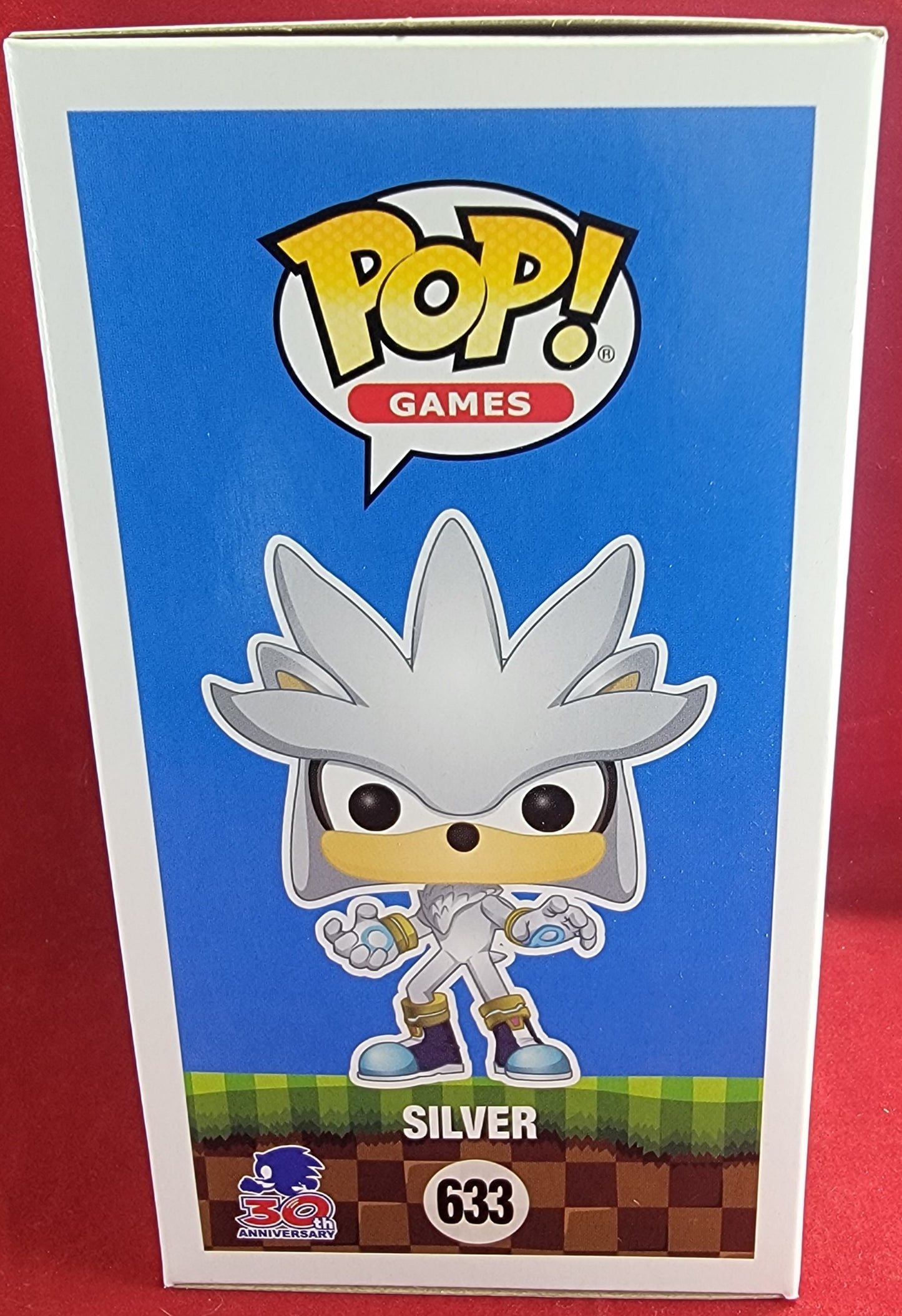 Silver hot topic exclusive funko # 633 (nib)
With pop protector