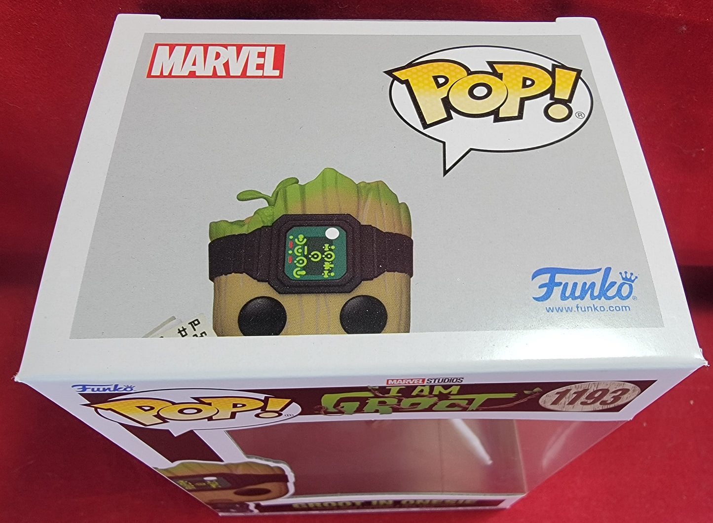 Groot in a onesie funko # 1193 (nib)
With pop protector