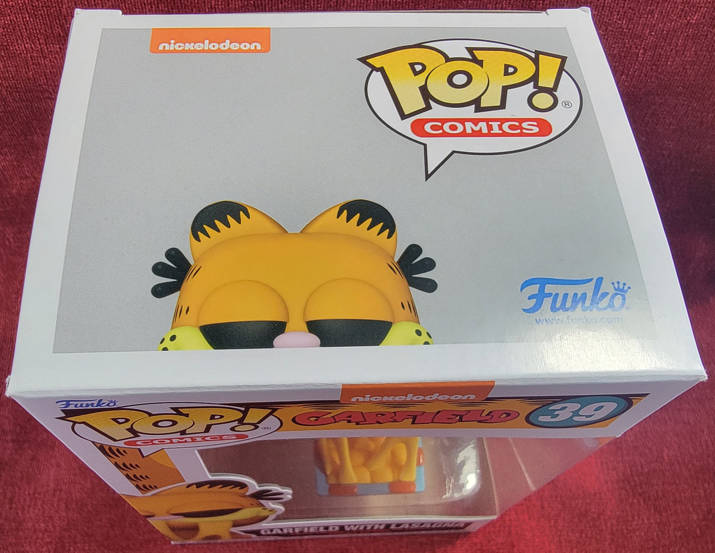 Garfield with lasagna funko # 39 (nib)
With pop protector
