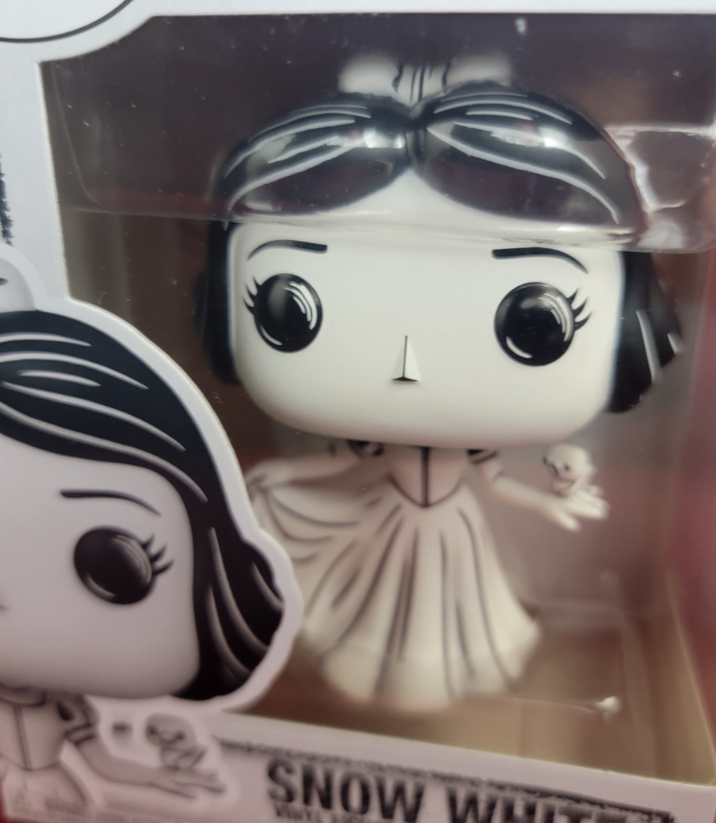 Snow white funko # 1526 (nib)
With pop protector