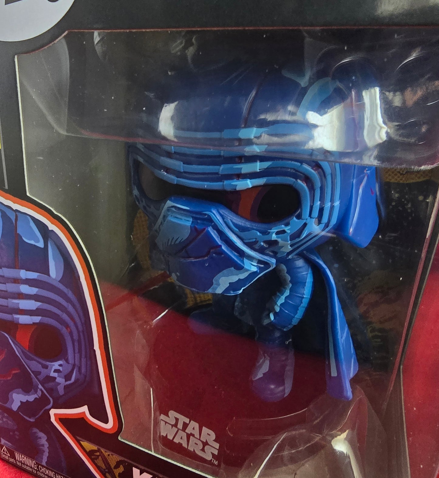 Kylo Ren funko # 770 (nib) With pop protector