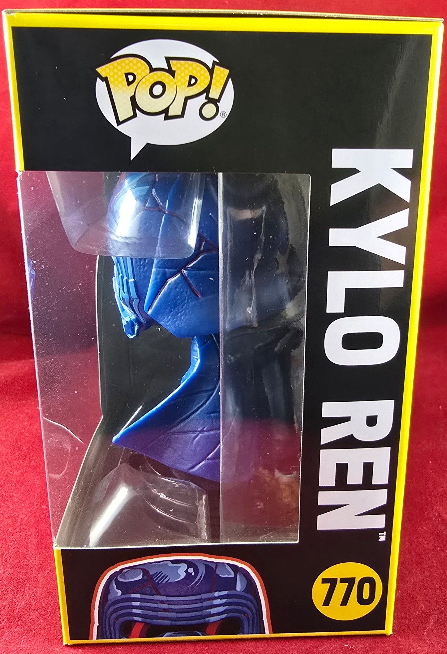 Kylo Ren funko # 770 (nib) With pop protector