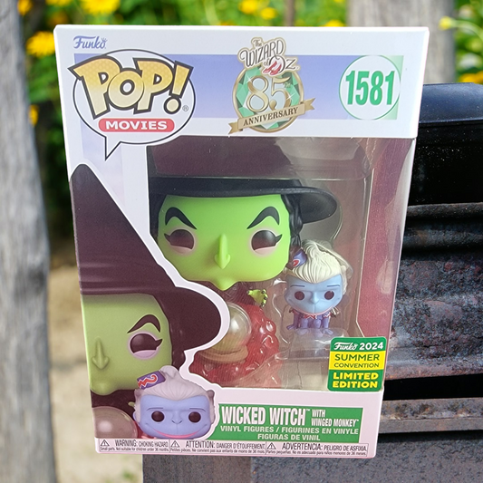 Wicked witch with winged monkey summer convention 2024 # 1581 (nib)
With pop protector