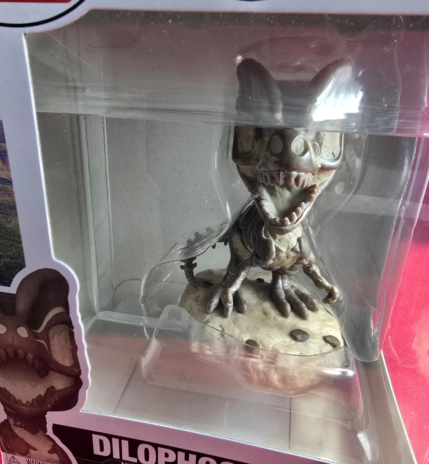 Dilophosaurus funko # 1680 (nib) With pop protector