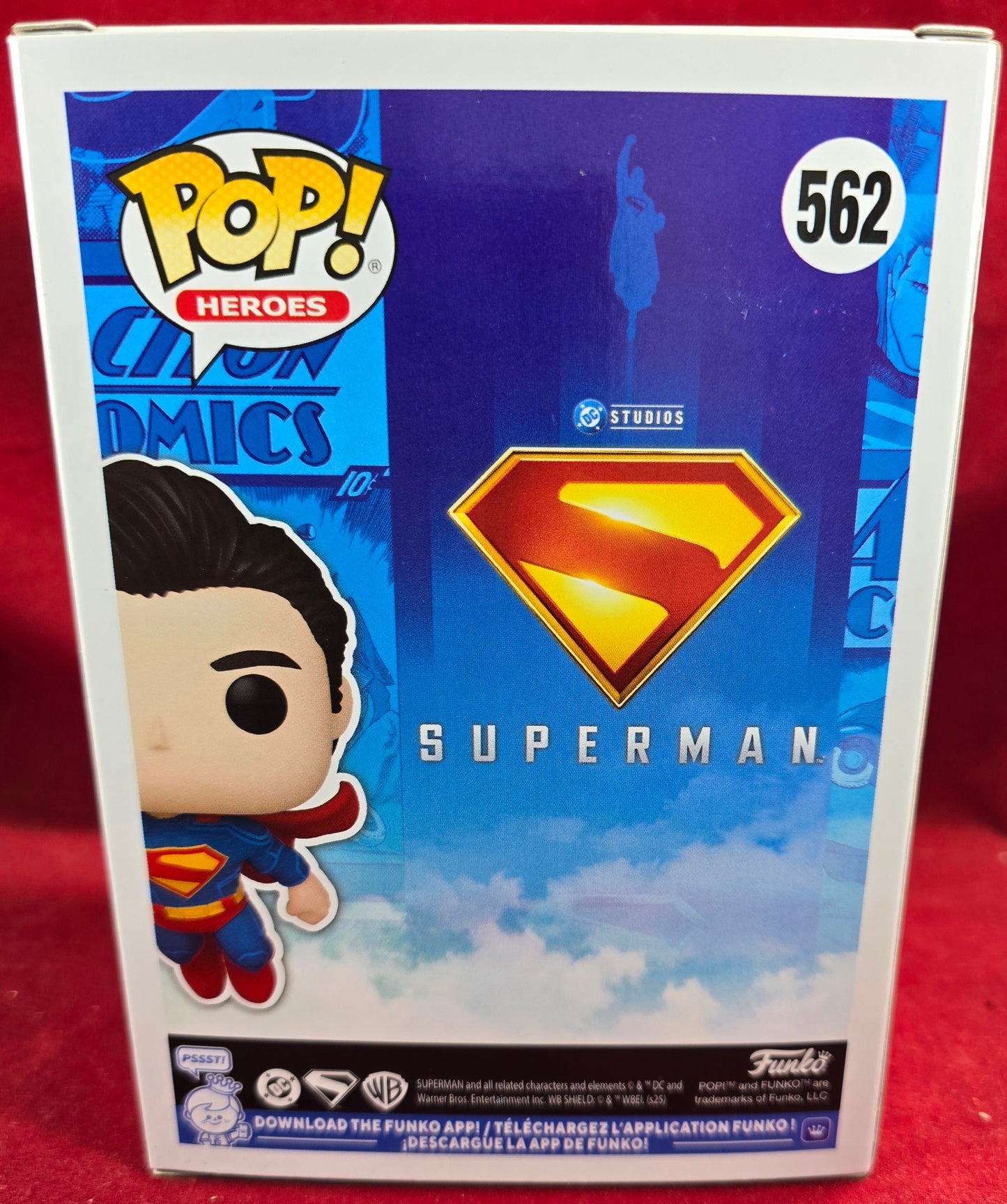 Superman funko # 562 (nib) With pop protector