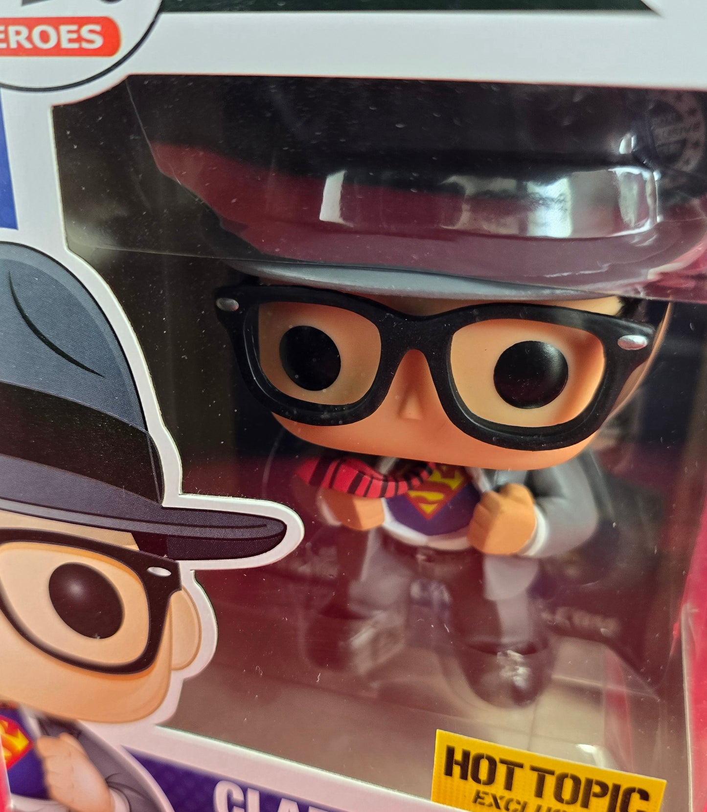 Clark Kent Hot Topic Exclusive funko # 145 (nib) With pop protector