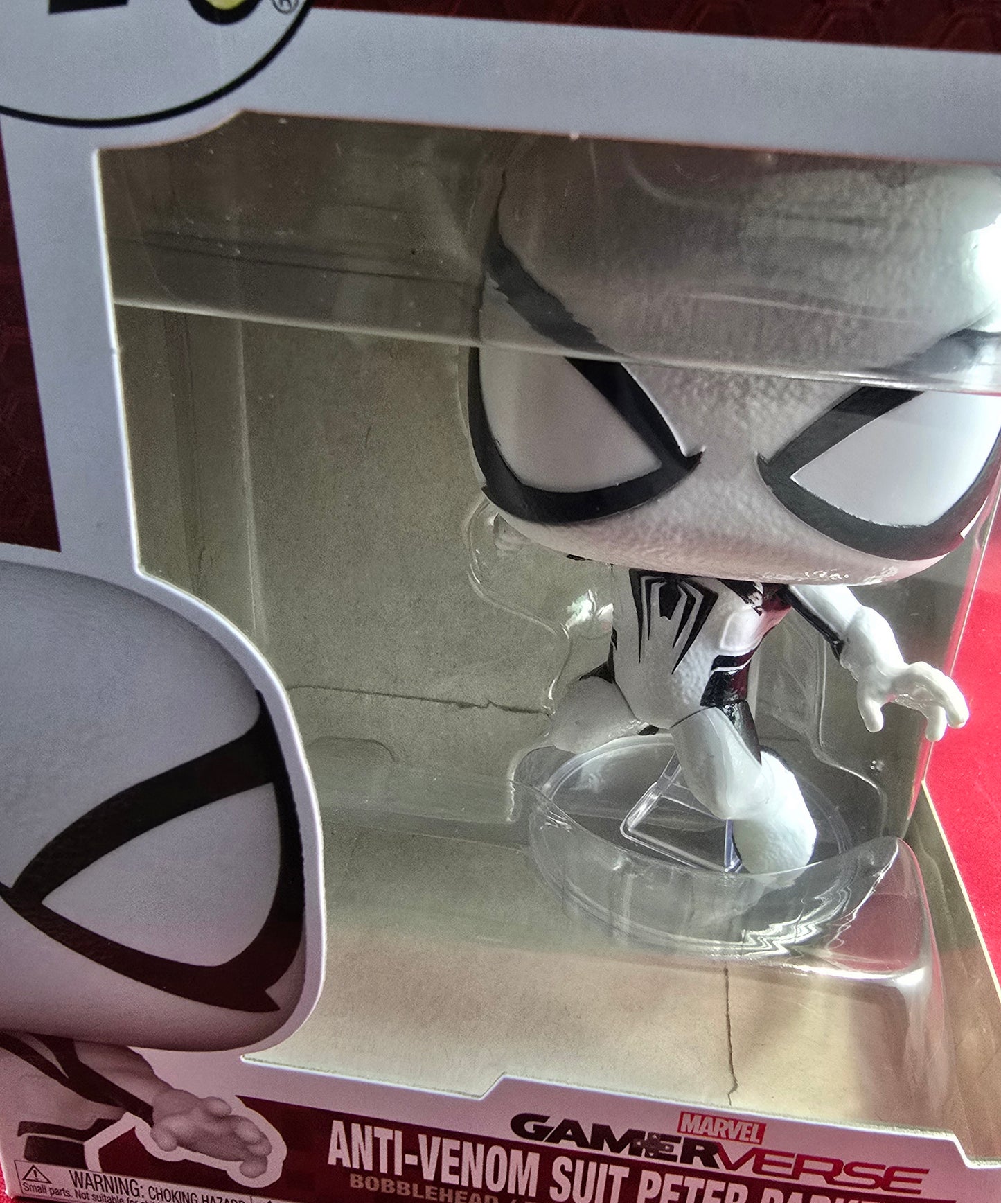 Anti-venom suit Peter Parker funko # 1025 (nib) With pop protector