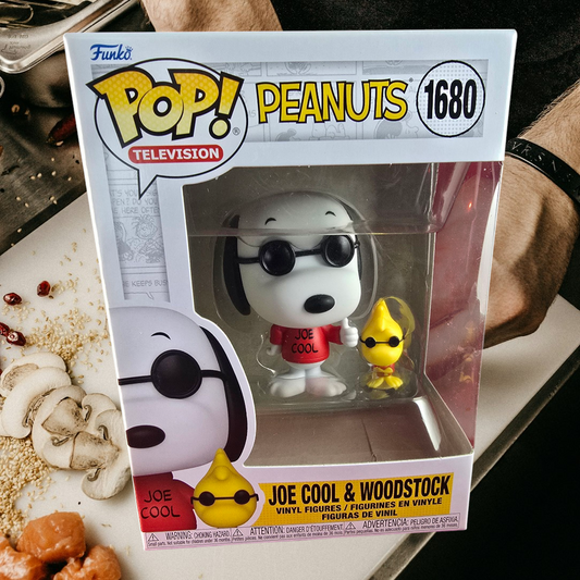 Joe Cool & Woodstock funko # 1680 (nib) With pop protector