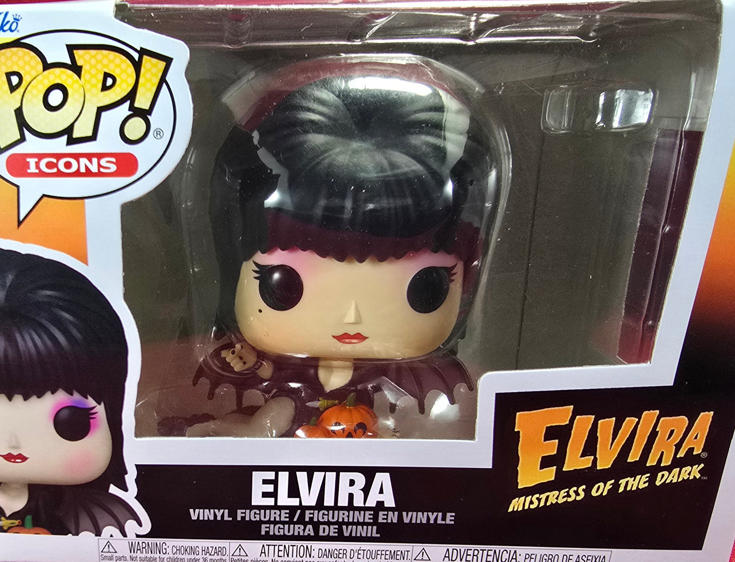 Elvira funko 94 (nib) With pop protector
