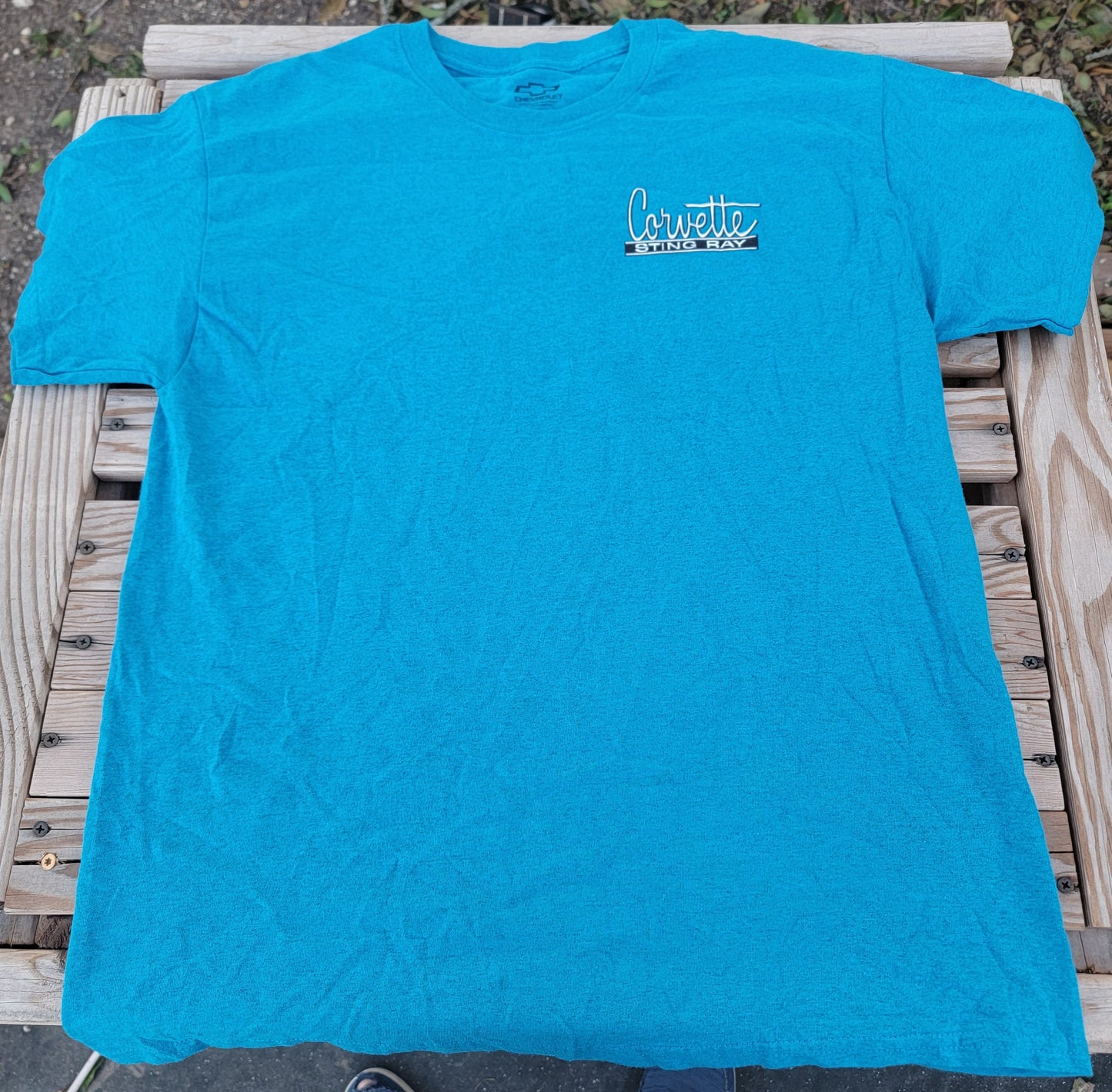 Brand new corvette sting ray large t-shirt
brand new blue corvette stingray large t-shirt. shirt has three angles of silver stingray on the back. t-shirt is in near perfect condition.
