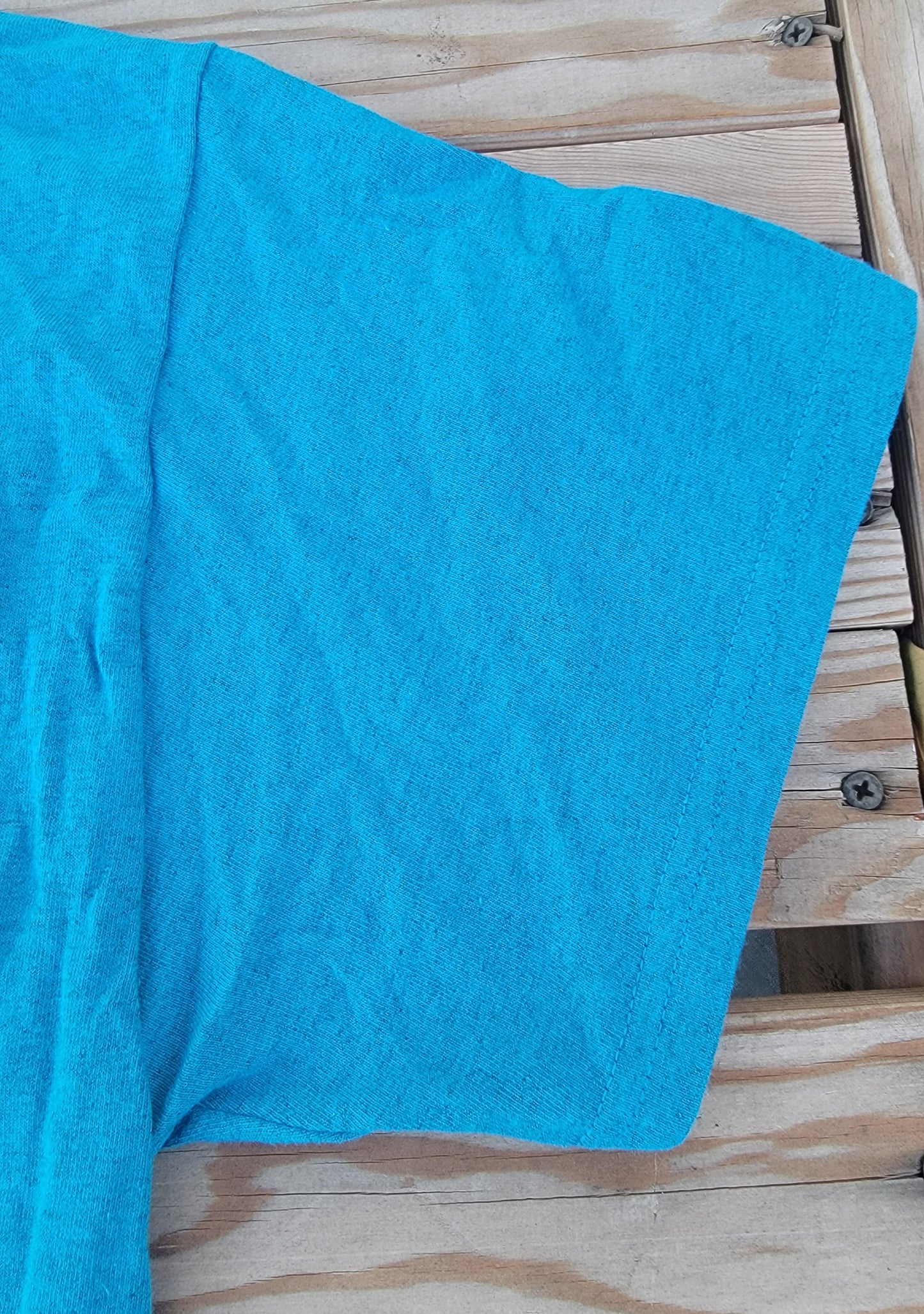 Brand new corvette sting ray large t-shirt
brand new blue corvette stingray large t-shirt. shirt has three angles of silver stingray on the back. t-shirt is in near perfect condition.