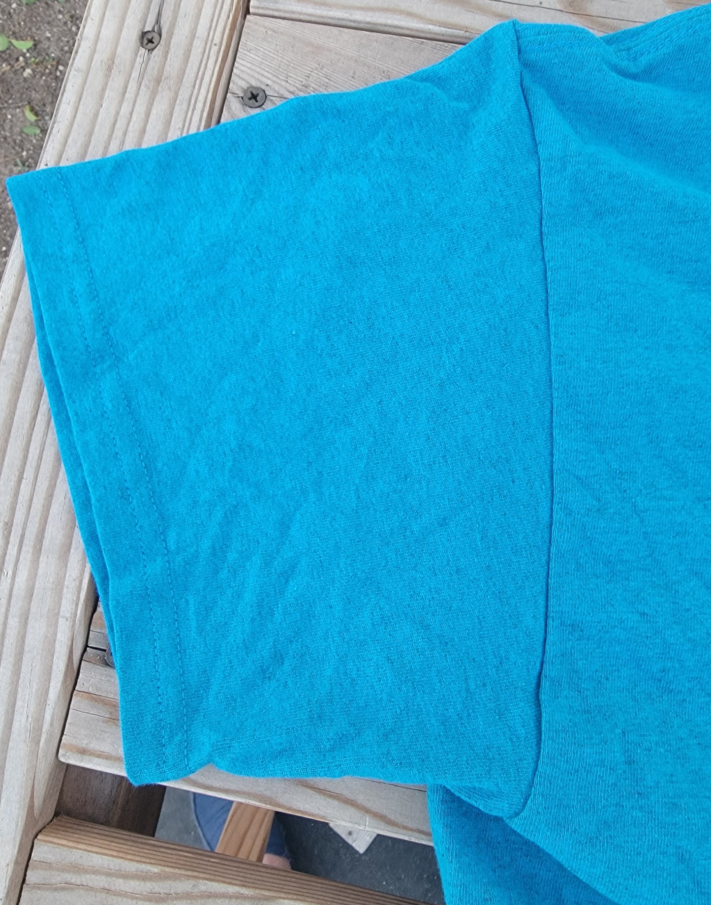 Brand new corvette sting ray large t-shirt
brand new blue corvette stingray large t-shirt. shirt has three angles of silver stingray on the back. t-shirt is in near perfect condition.