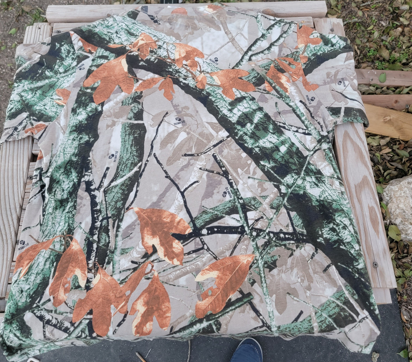 Brand new outfitters ridge xl t-shirt