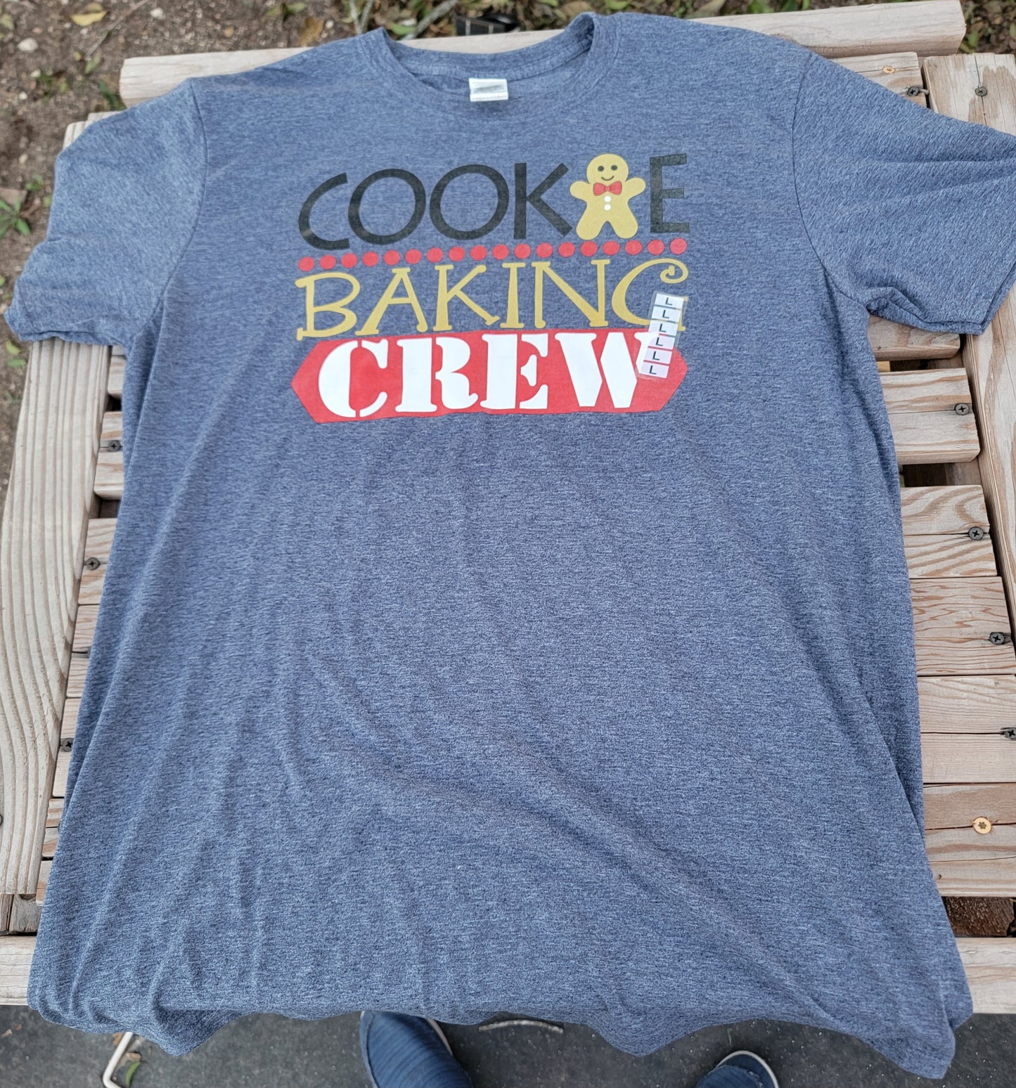 Cookie baking crew large t-shirt
brand new large gildan softstyle ring spun gray t-shirt. shirt is in excellent condition with the original large sticker still stuck on the front.