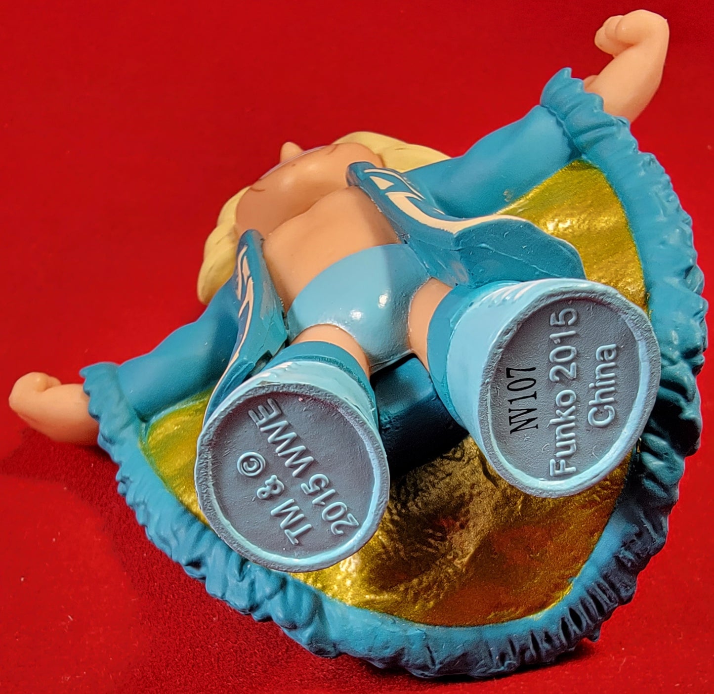 Blind box nature boy ric flair 2015
brand new nature boy ric Flair mini. funko figure is in blue and gold at 3 inches tall and 3 inches at its widest. figure has no flaws and will be delivered in original packaging.