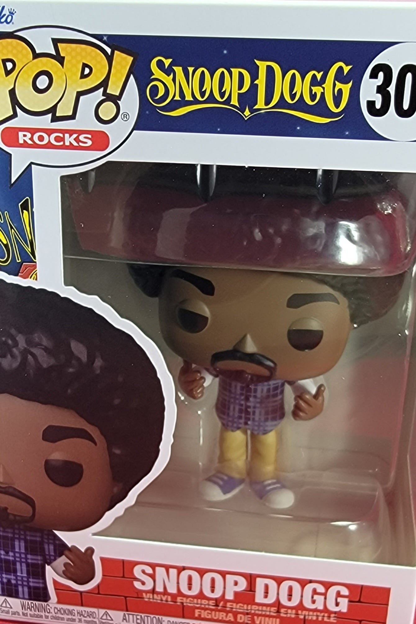 Snoop Dogg funko # 300 (nib)
brand new snoop rapper funko pop. snoop dog is in all afro glory in khakis with blue plad. pop is in near perfect condition and will be shipped in a compatible pop protector.