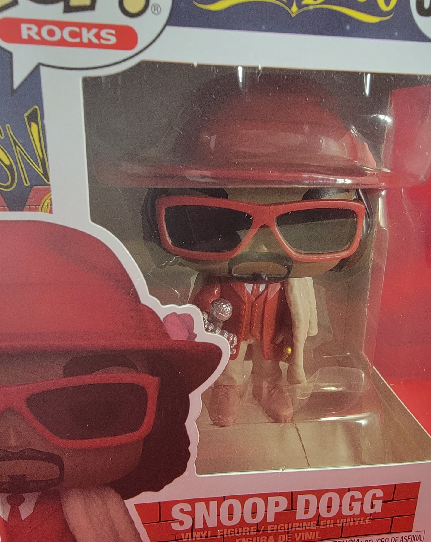 Snoop dog funko # 301 (nib)
brand new snoop funko. pop has snoop in red and khaki with snoop Dogg mike in hand. pop has a few lite scratches on the plastic and will be shipped in a compatible pop protector.