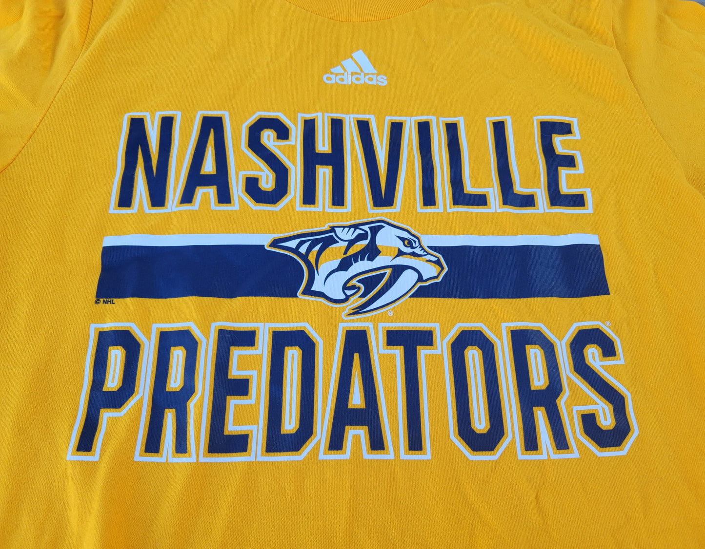Nashville Predators large t-shirt