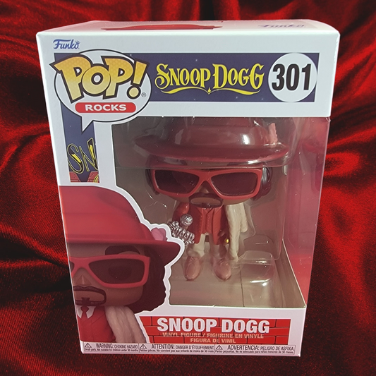 Snoop dog funko # 301 (nib)
brand new snoop funko. pop has snoop in red and khaki with snoop Dogg mike in hand. pop has a few lite scratches on the plastic and will be shipped in a compatible pop protector.