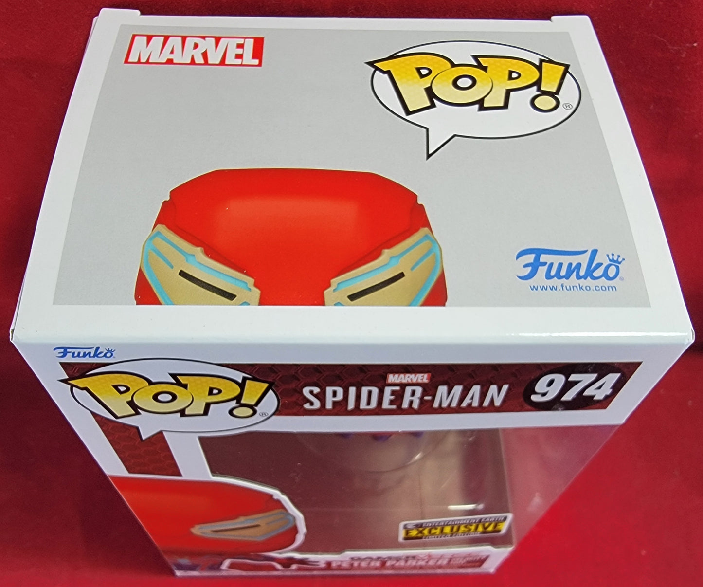 Peter parker velocity suit funko # 974 (nib)
With pop protector