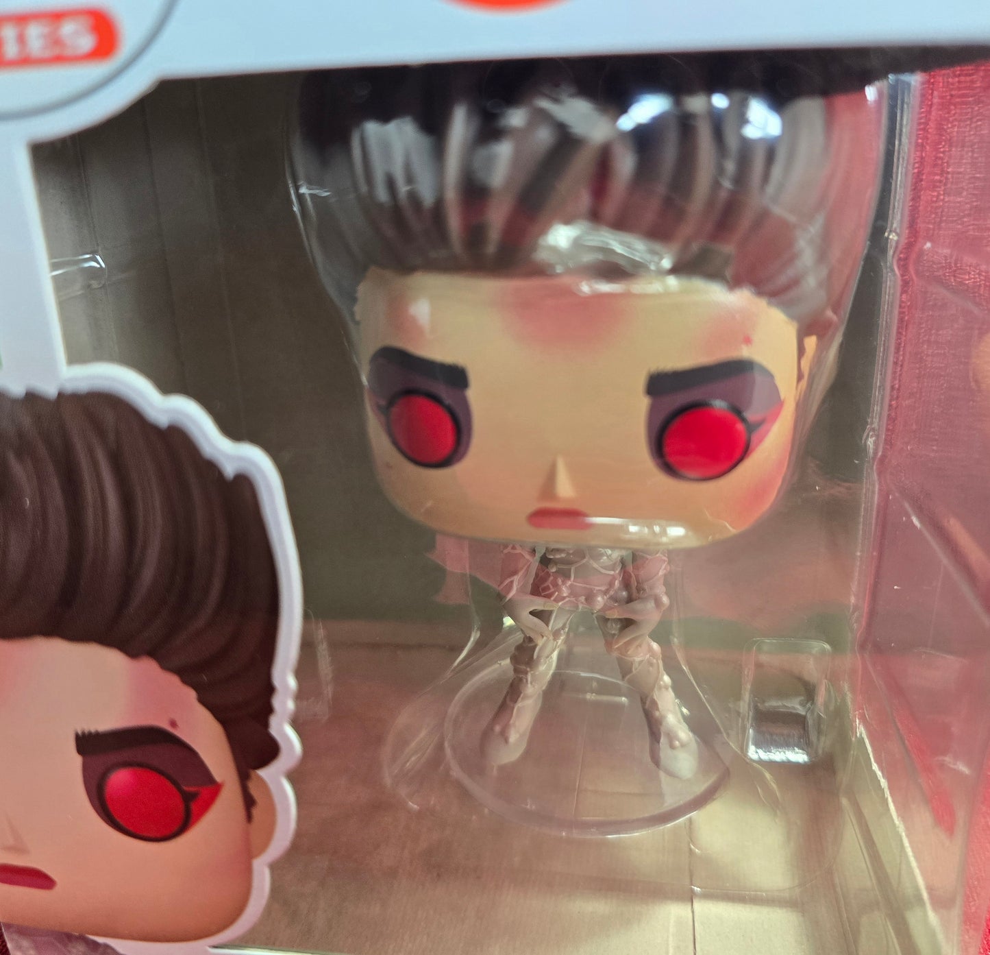 Funko Pop! Movies: Gozer  # 2073 (Nib)
With pop protector