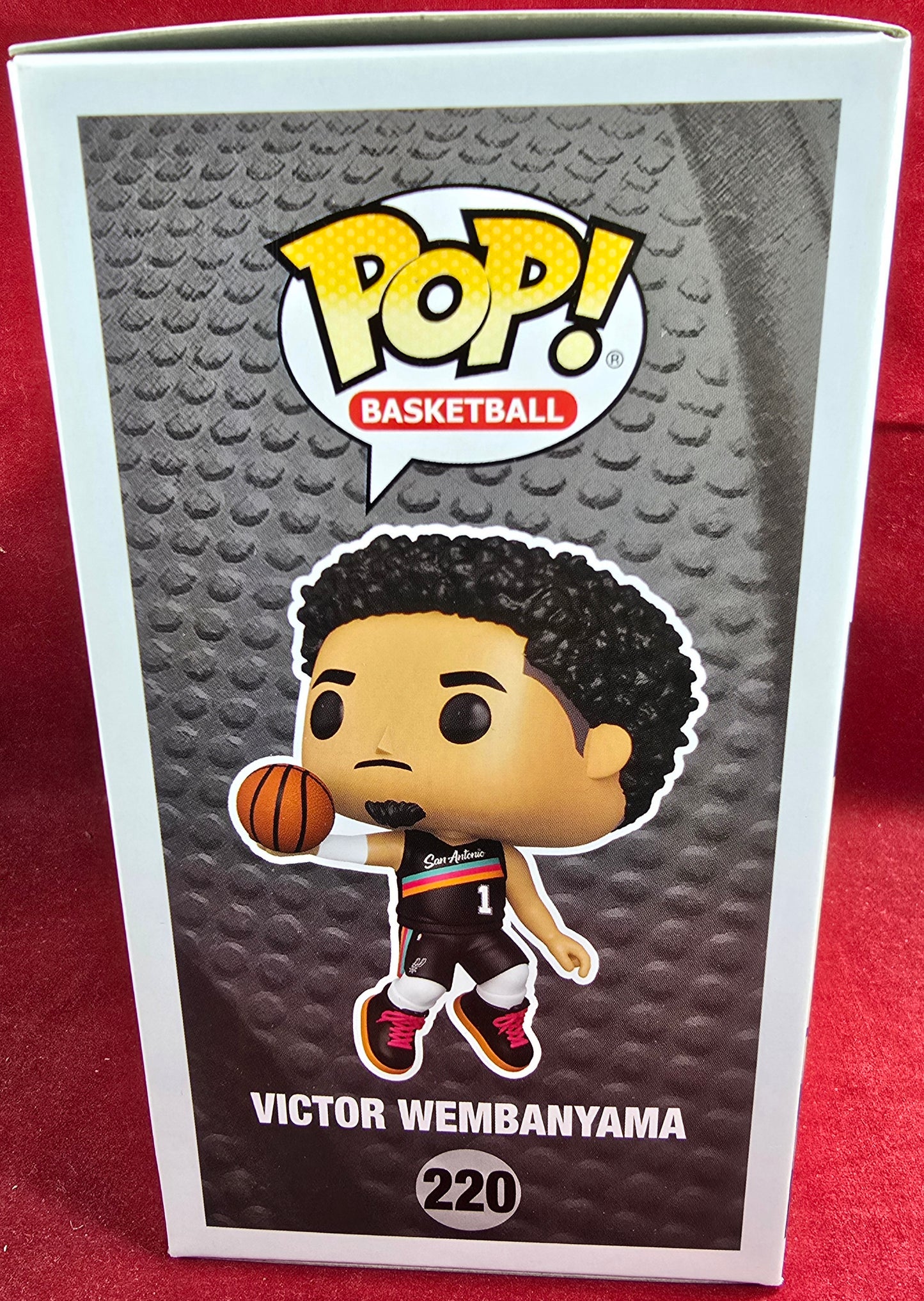 Funko Pop!  Victor Wembanyama Exclusive Funko #220 (Nib
With pop protector