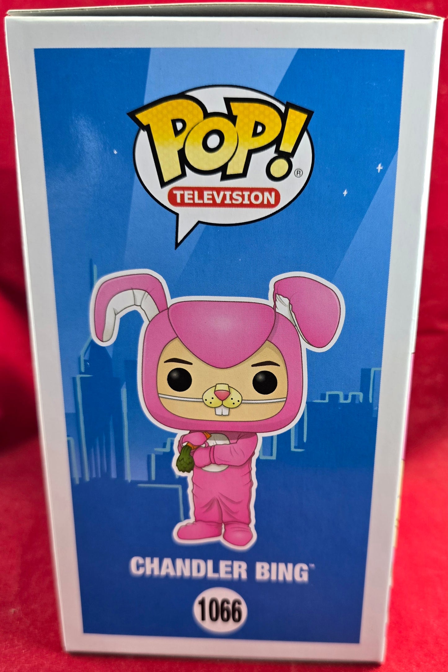 Chandler Bing funko # 1066 (nib) With a pop protector