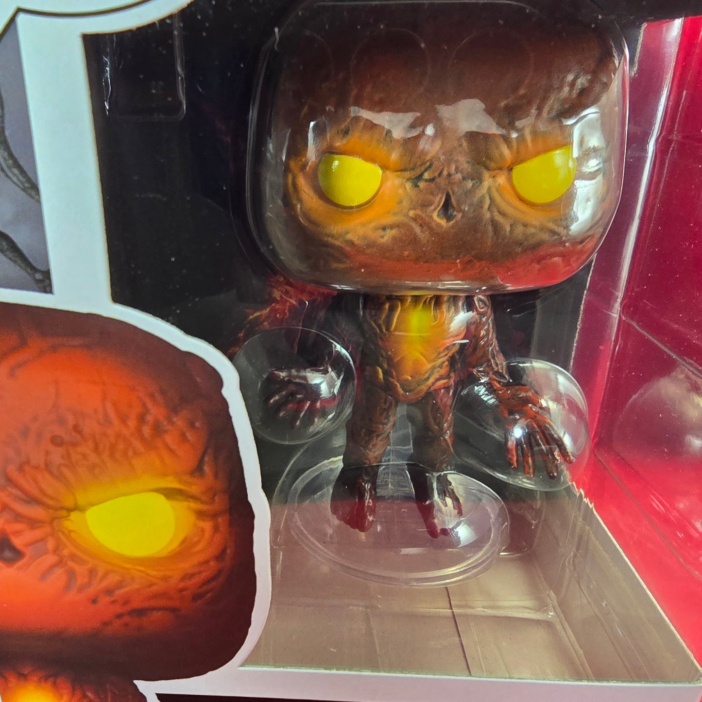 Vecna Funko # 1595 (Nib)
With pop protector