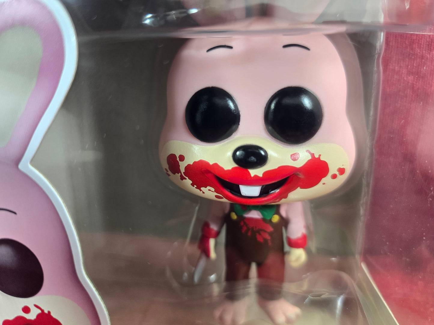 Funko Pop! Games: Robbie the Rabbit # 1209 (Nib)
With pop protector