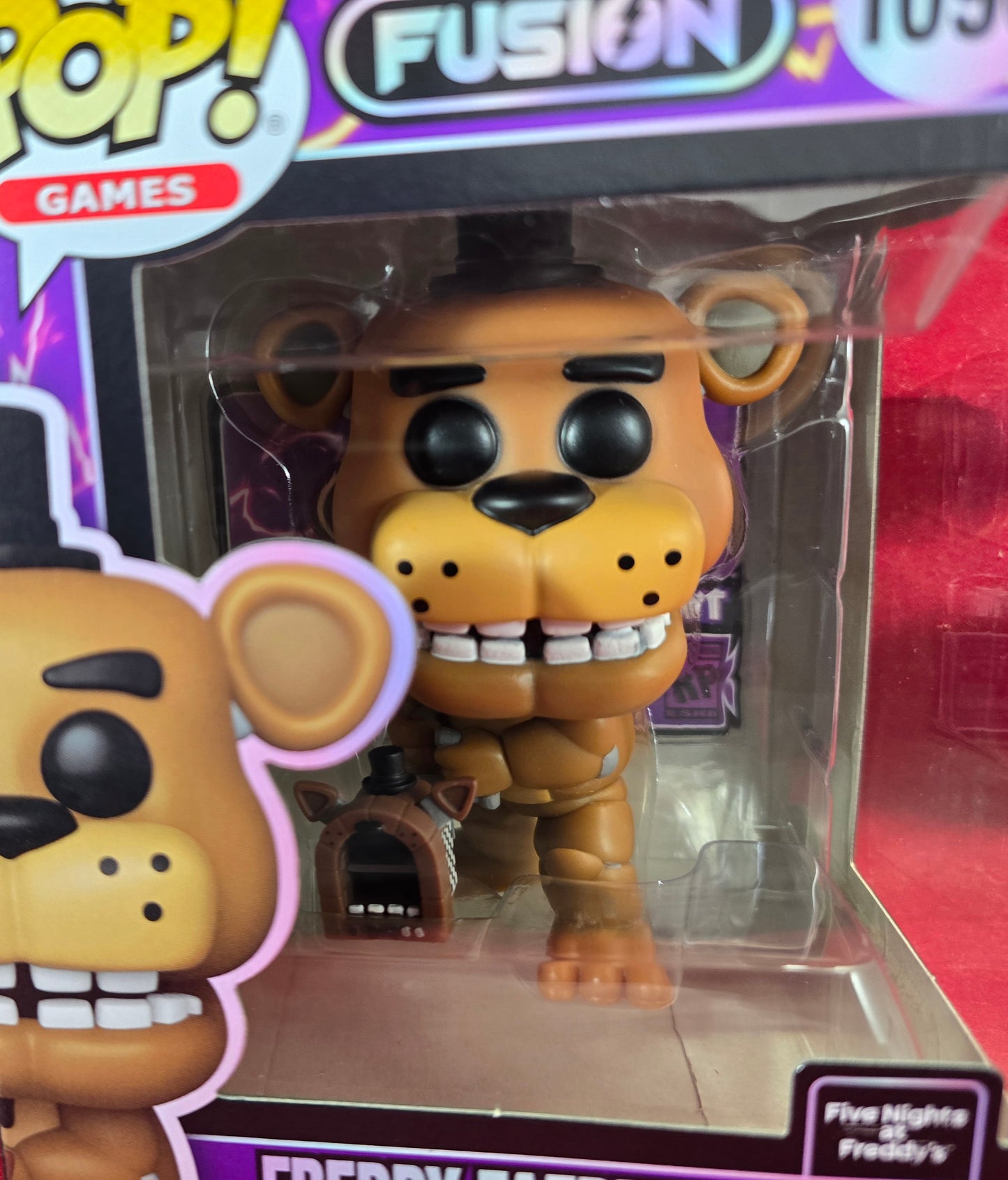 Freddy Fazbear With Pizza Launcher Funko #1096 (Nib)
With pop protector