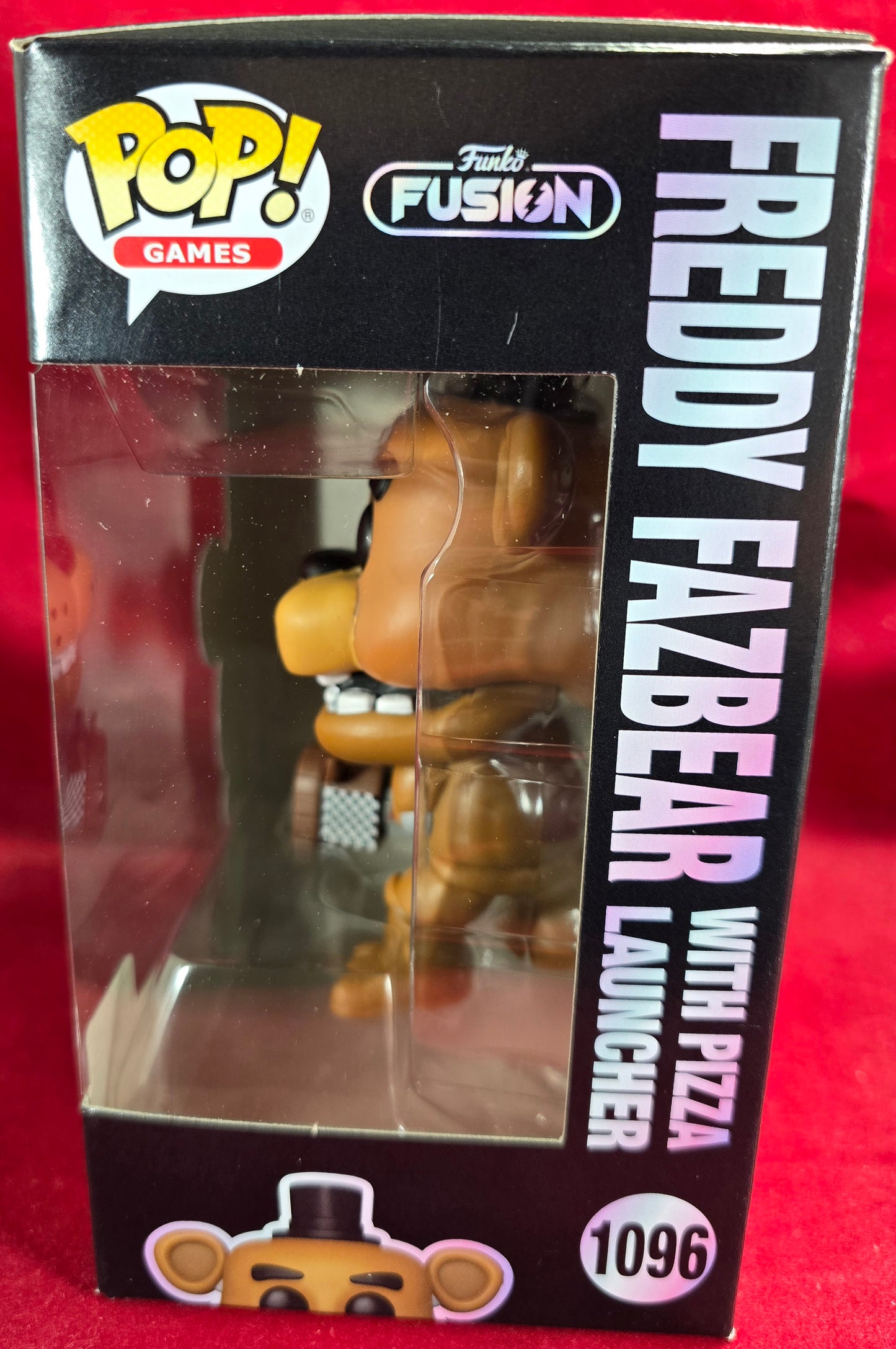 Freddy Fazbear With Pizza Launcher Funko #1096 (Nib)
With pop protector