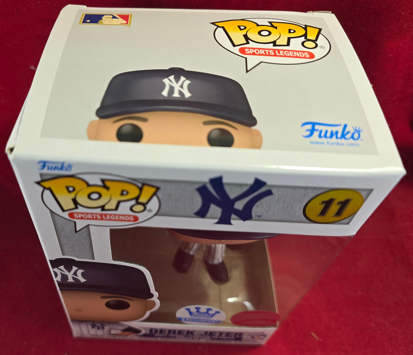 Derek Jeter funko exclusive # 11 (nib) With pop protector