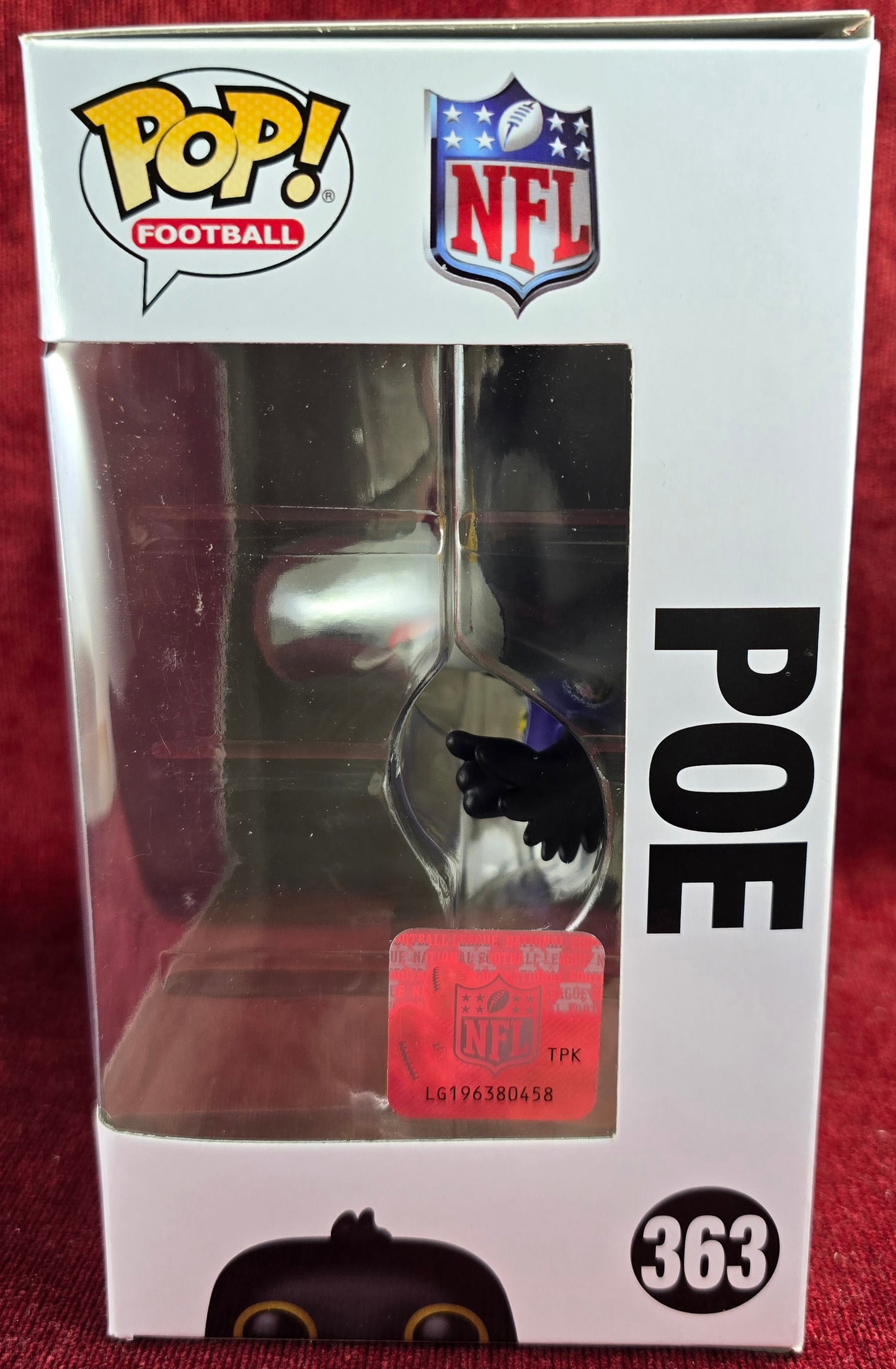 Funko! Football: Poe # 363 (Nib)
With pop protector