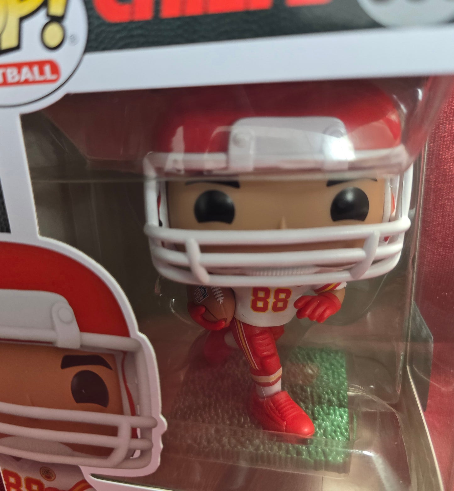 Funko Pop! Football: Tony Gonzalez # 333 (Nib)
With pop protector