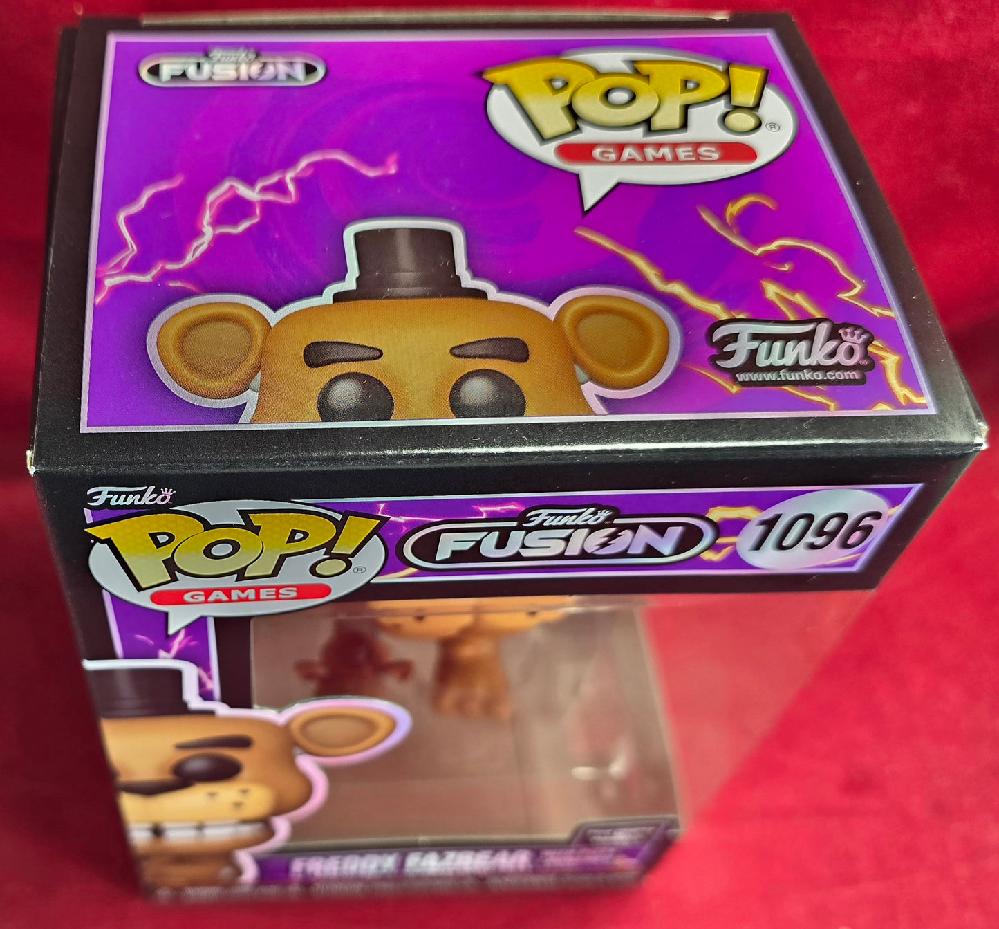 Freddy Fazbear With Pizza Launcher Funko #1096 (Nib)
With pop protector