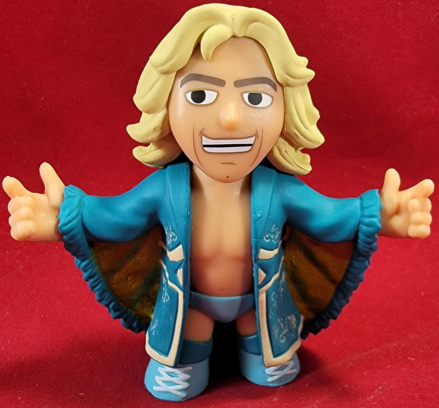 Blind box nature boy ric flair 2015
brand new nature boy ric Flair mini. funko figure is in blue and gold at 3 inches tall and 3 inches at its widest. figure has no flaws and will be delivered in original packaging.