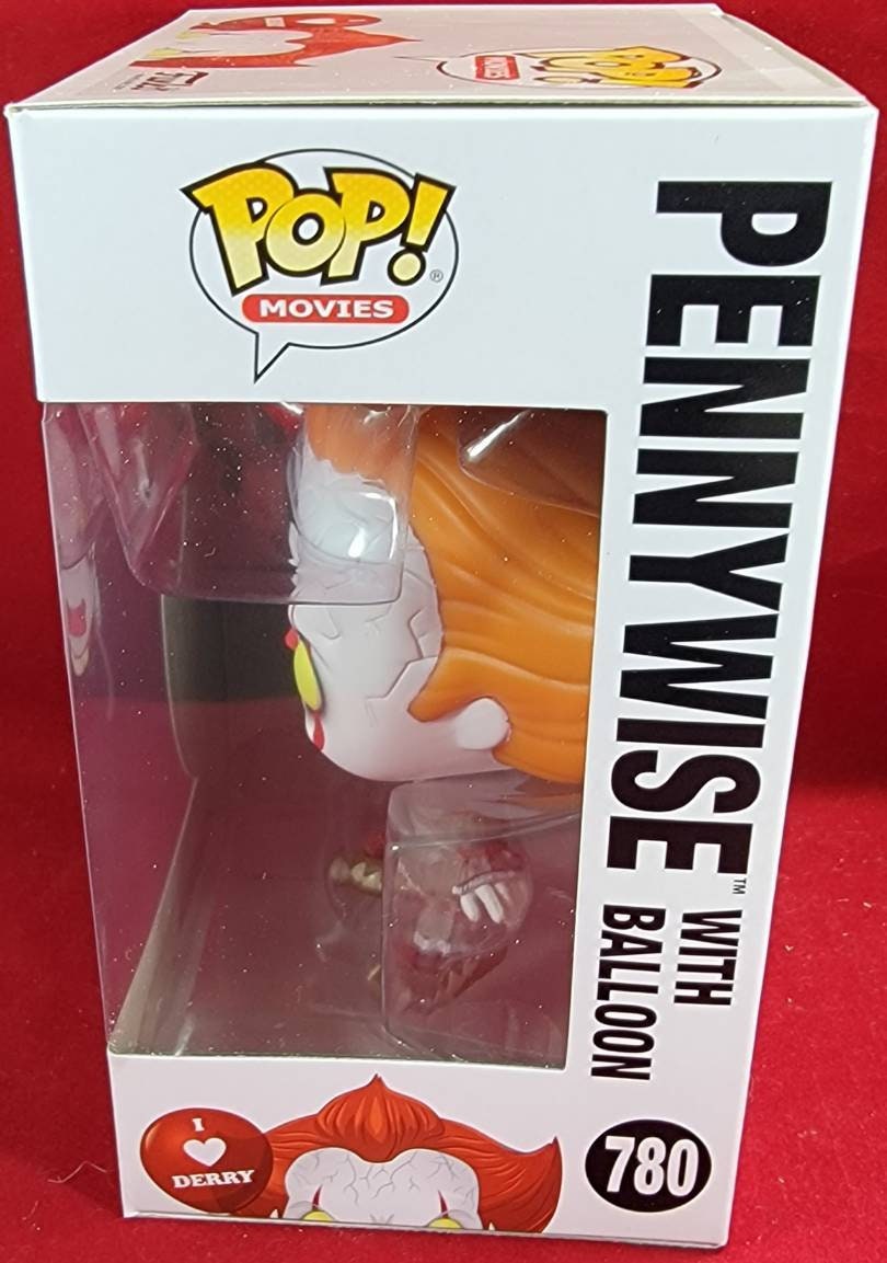 Pennywise with red balloon # 780 funko (nib) with pop protector
