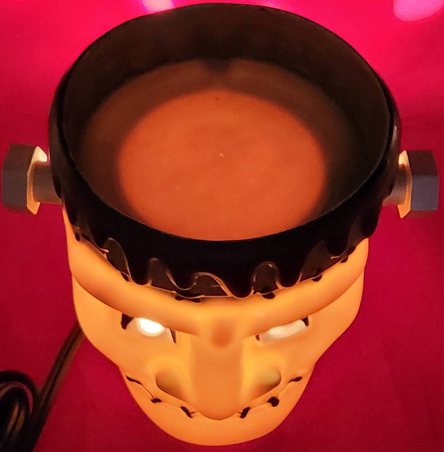 He's Alive! Full size Scentsy Warmer only used for demo.